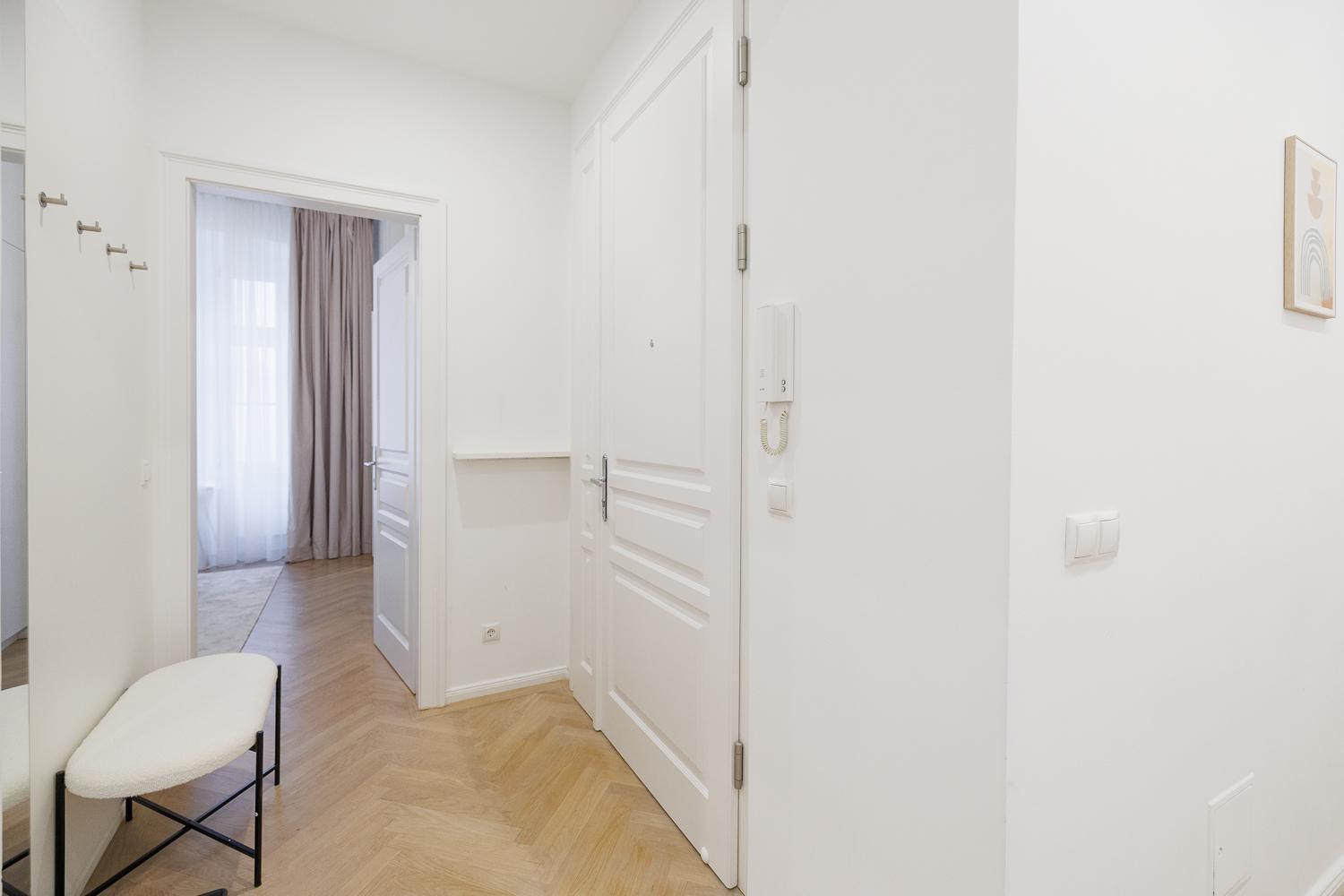 Stylish 1-bedroom 2-bath By Canal Minutes From Historic Centre Apartament *