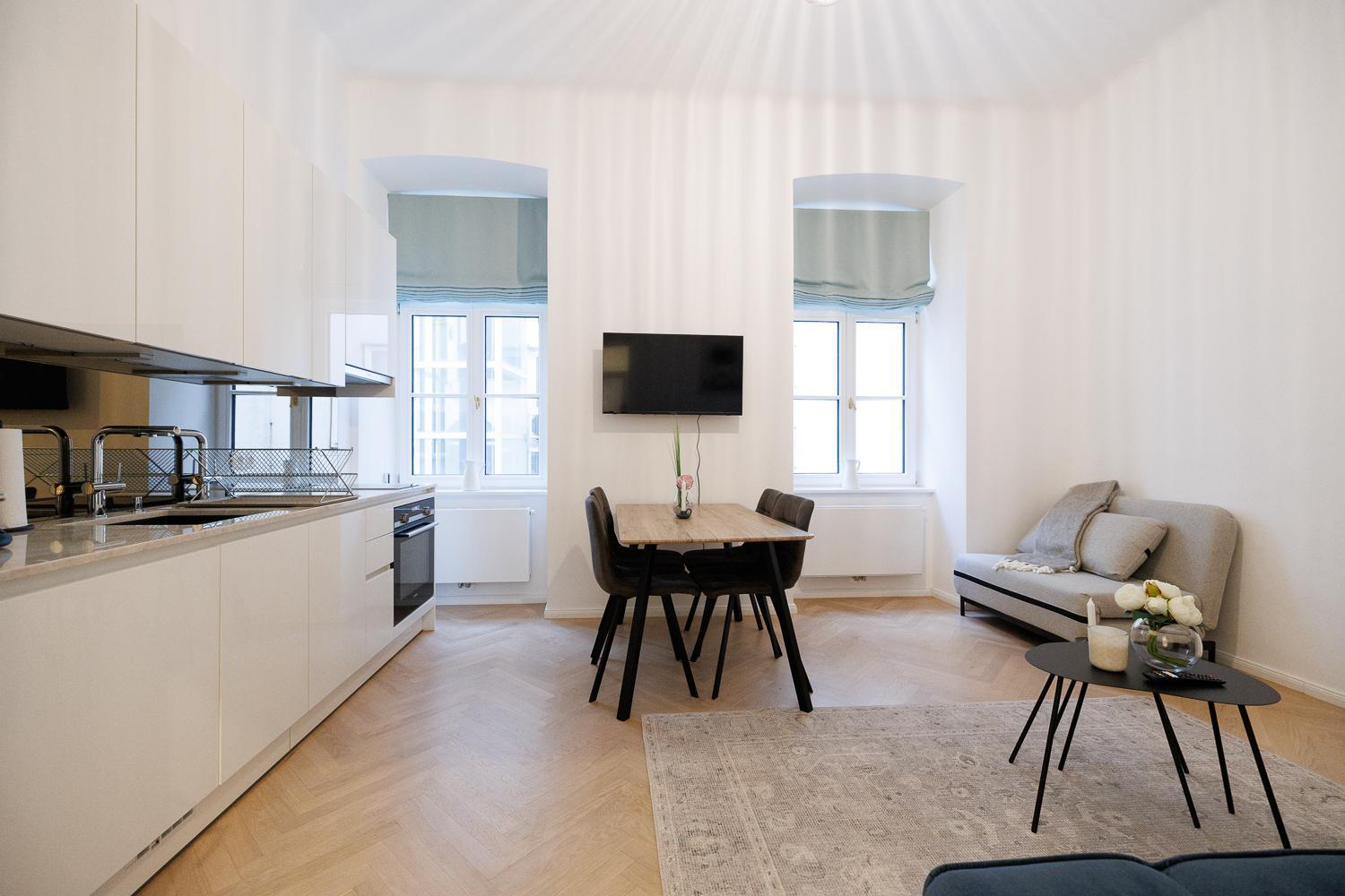 Stylish 1-bedroom 2-bath By Canal Minutes From Historic Centre Apartament